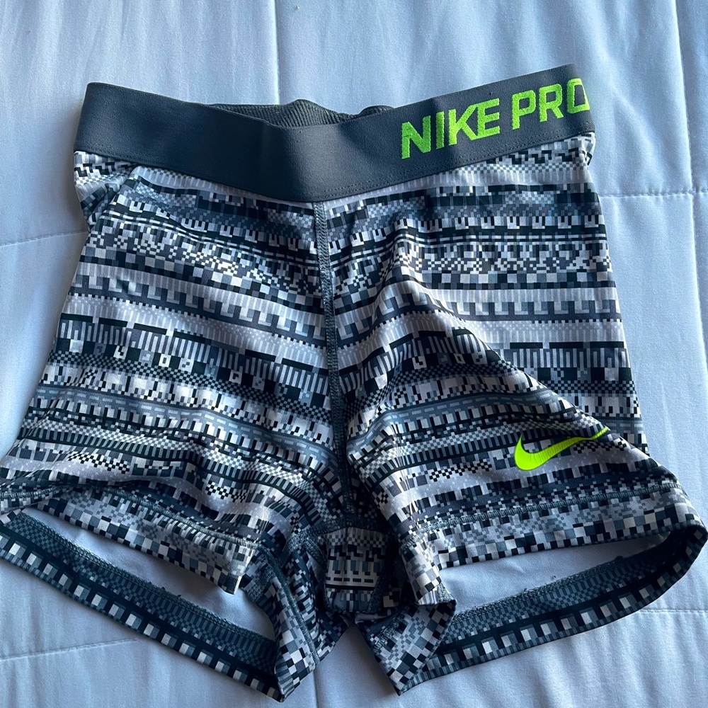 WOMENS NIKE PRO SHORTS